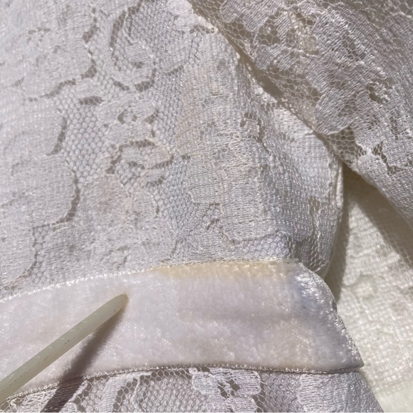 Vintage All Lace White 1960s Wedding Gown Size Medium - Picture 11 of 13